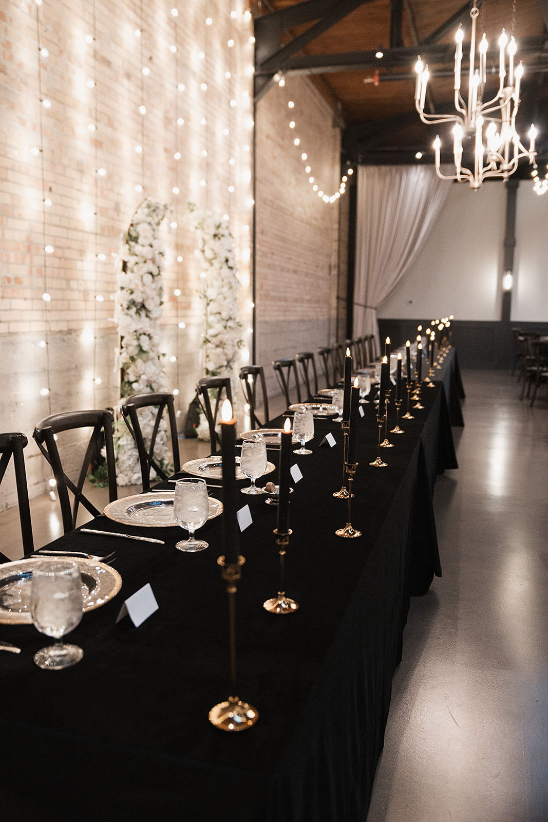 Long banquet tables at Green Bay wedding venue
