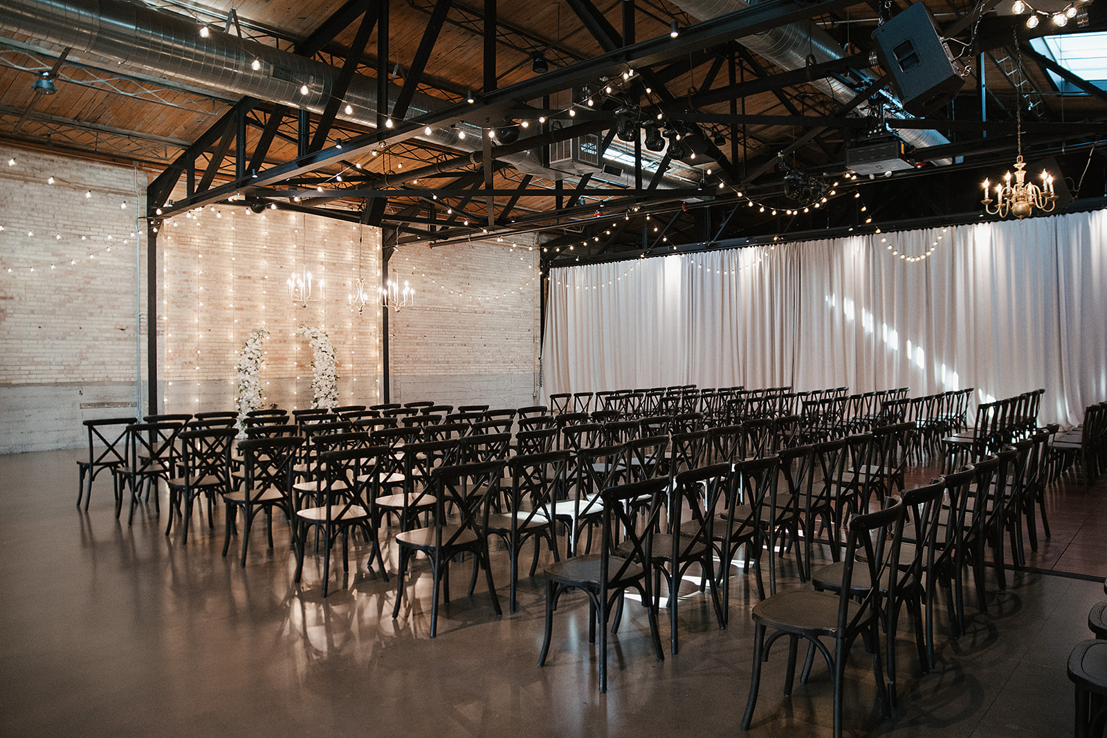 Wisconsin wedding venue for indoor wedding. ceremony
